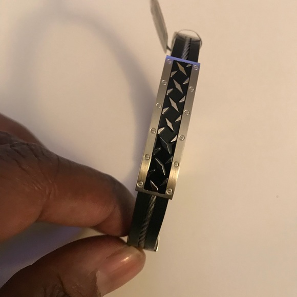 Rubber & Stainless Steel Bracelet With Grate face - Picture 3 of 3